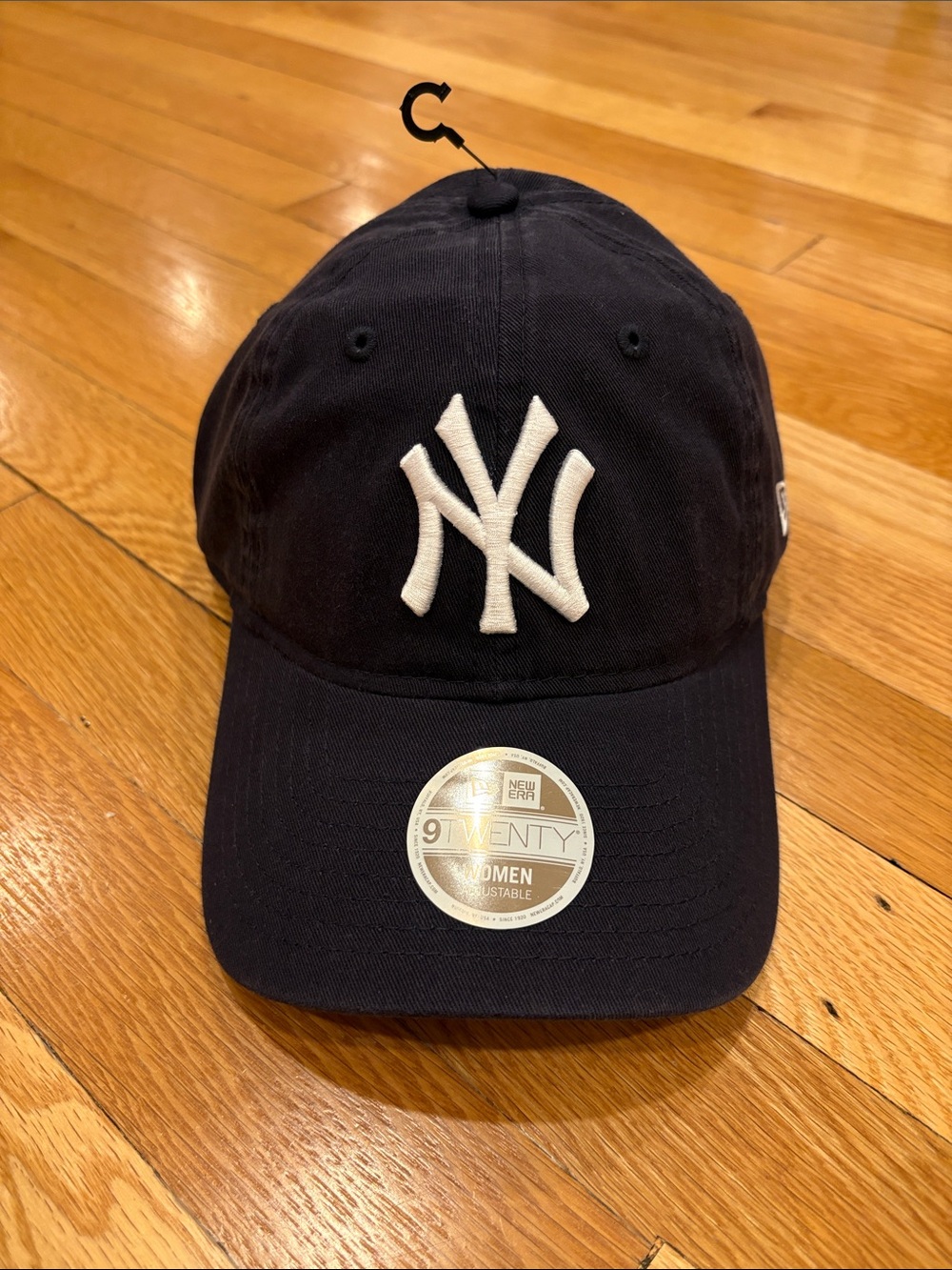 New Era women’s Yankees Baseball Cap with NY Logo